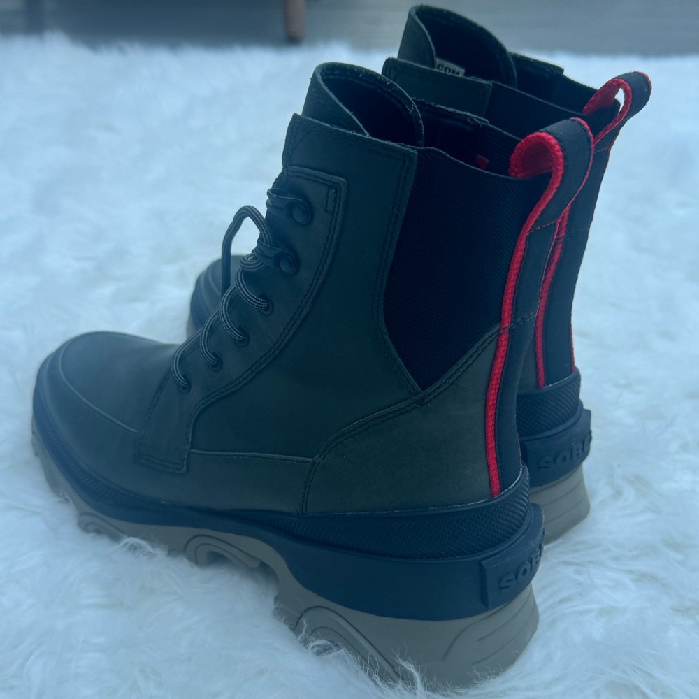 Green/olive/black/red boots by Sorel.  Size 8.  Excellent condition, hardly worn
